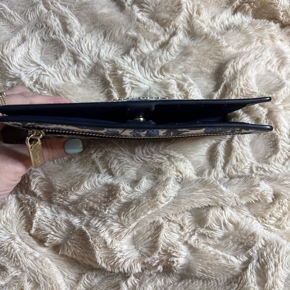 SOLD!! Kate Spade Cream and Blue Floral Wallet - Picture 4 of 9